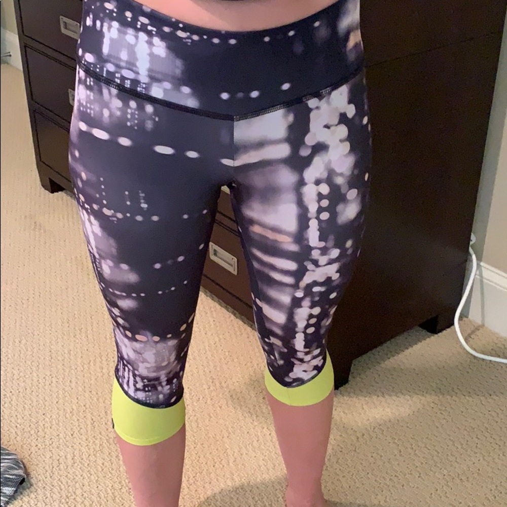 Cropped yoga city scape pants